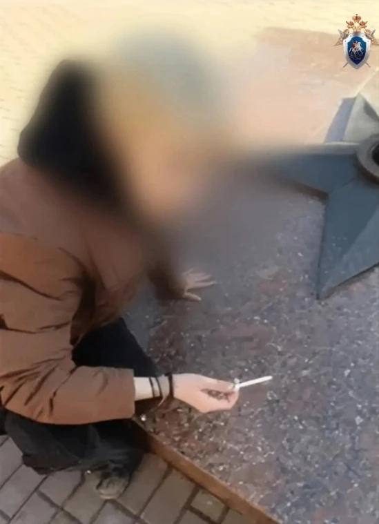 В Смоленске осуждена 16-летняя девушка, поджегшая сигарету от Вечного огня
