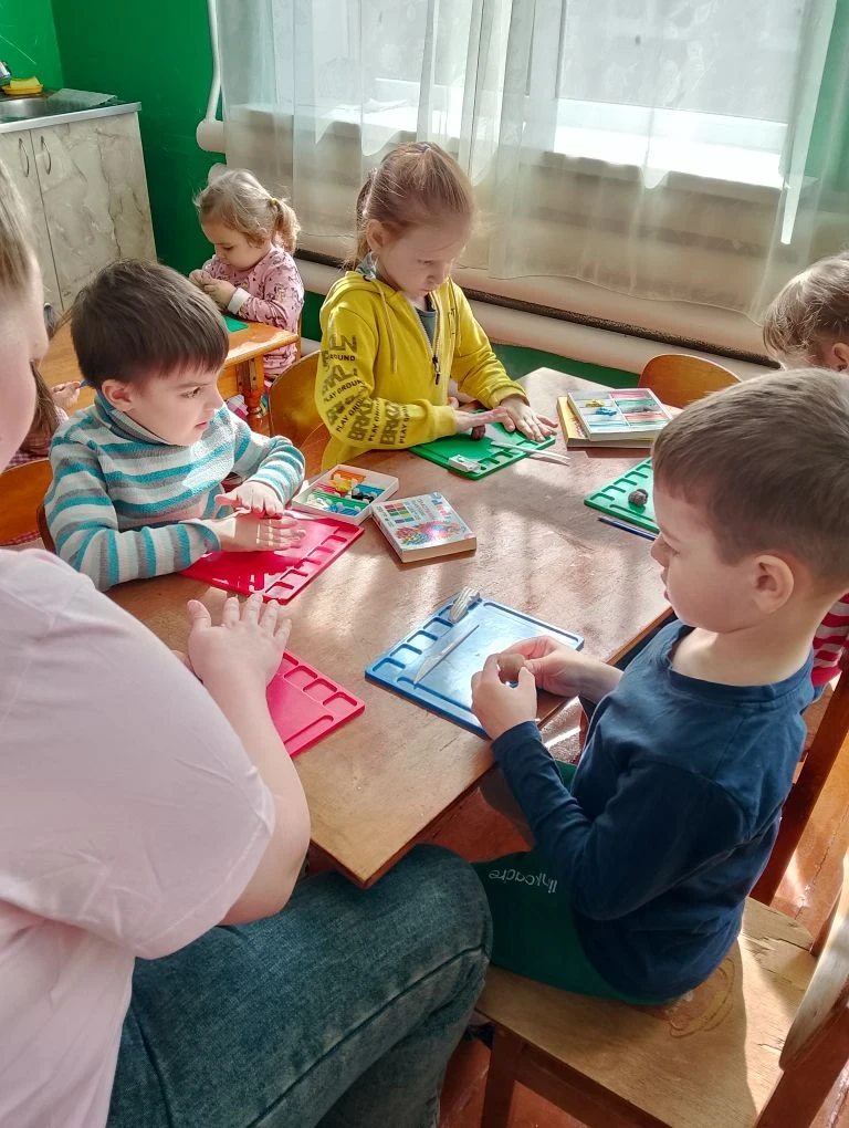 9 апреля в детском саду "Сказка" прошло праздничное мероприятие, посвящённое светлой Пасхе. Дети вме