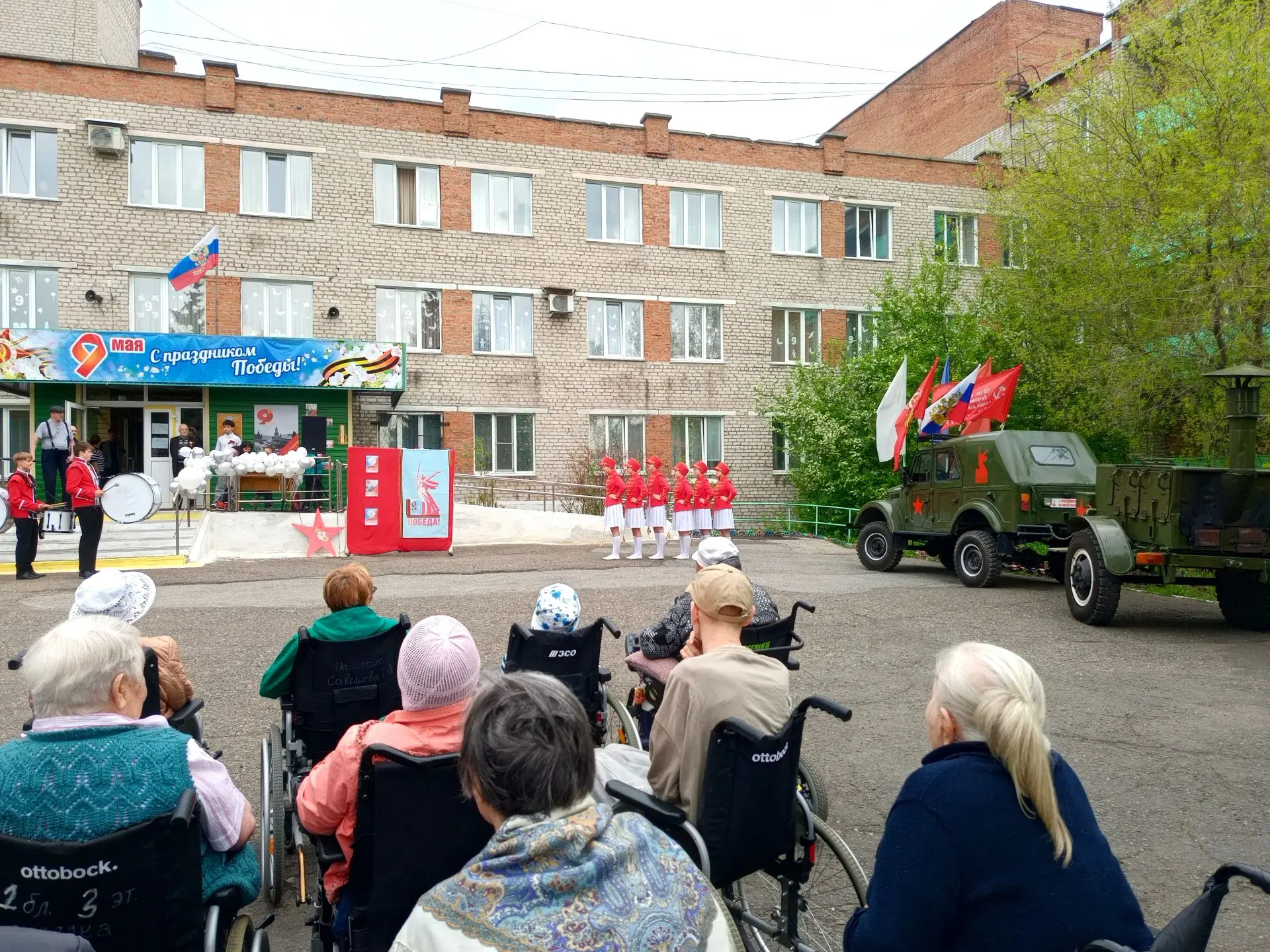 Полевая кухня и Песни Победы!

  В нашем доме-интернате с размахом отметили День Победы.
Особую атмо