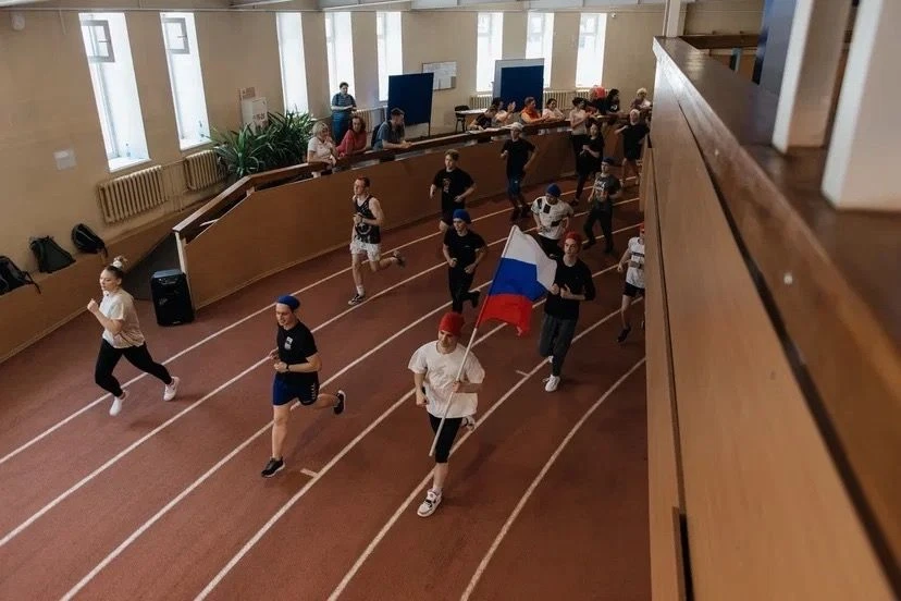 С Днём России, дорогие студенты, преподаватели и сотрудники! 🇷🇺

Ведь именно здесь, в аудиториях и