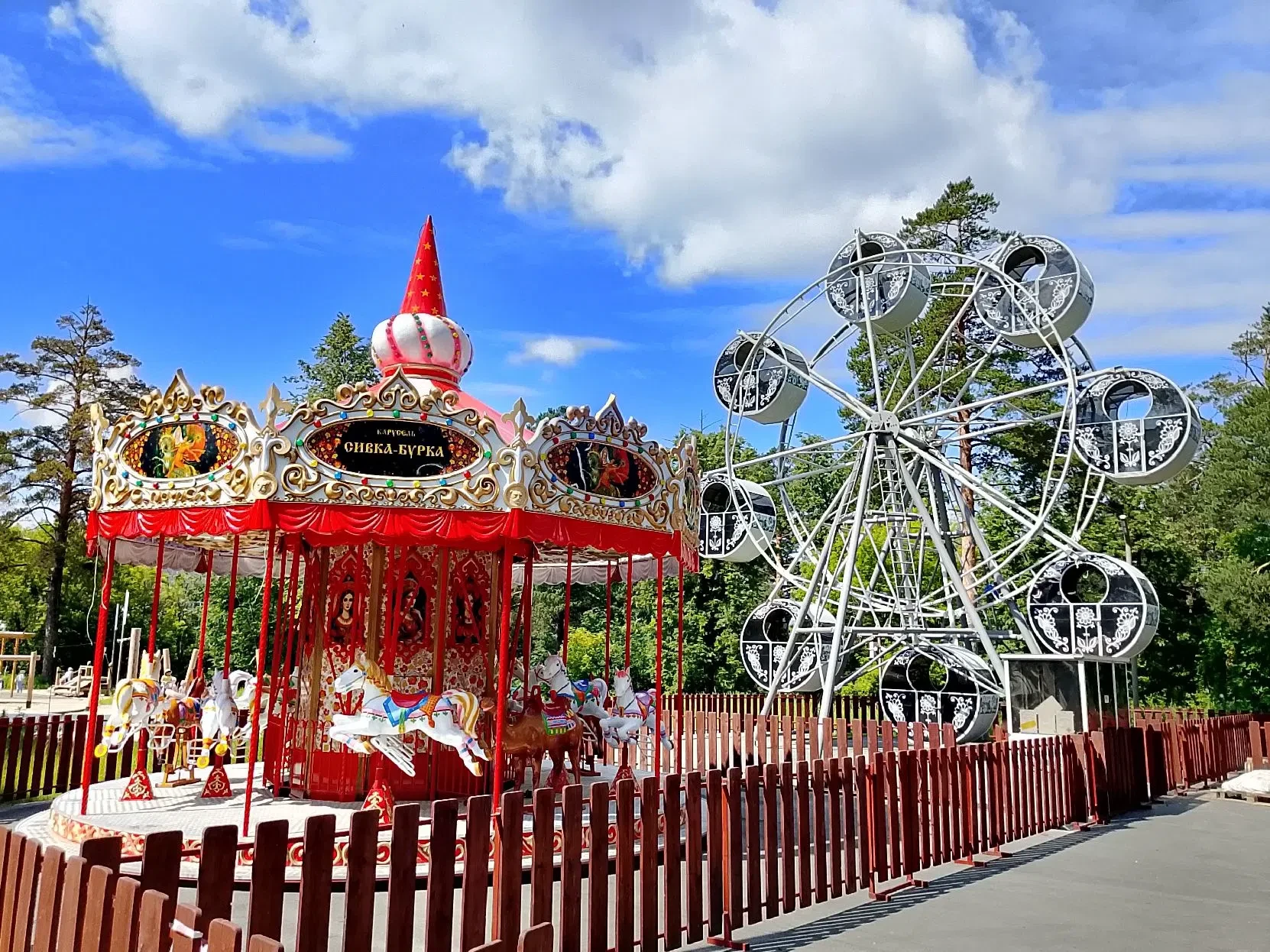🌳 В парке Автозаводцев продолжается обустройство развлекательных зон. 
 
🎠 На сегодняшний день про