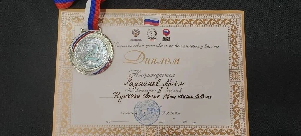 Кобудо -древнее традиционное окинавское боевое искусство, основанное на работе с холодным оружием и 