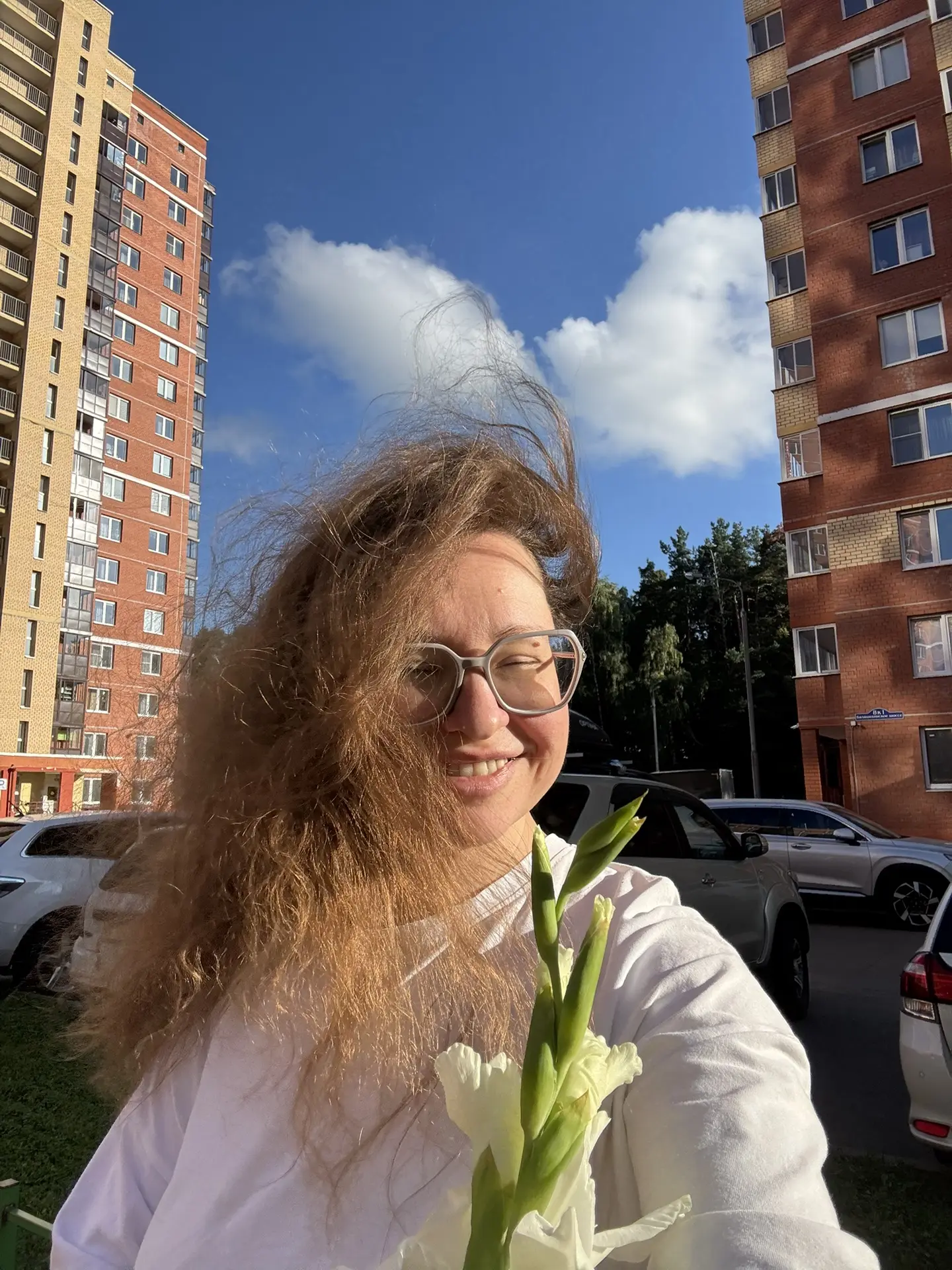 Купила себе гладиолус для сентябрьского настроения 😀