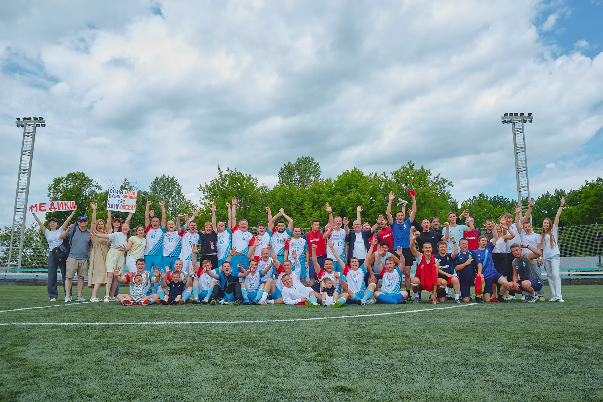 ⚽Вместо белых халатов — спортивная форма: врачи Самарской области провели товарищеский матч с футбол