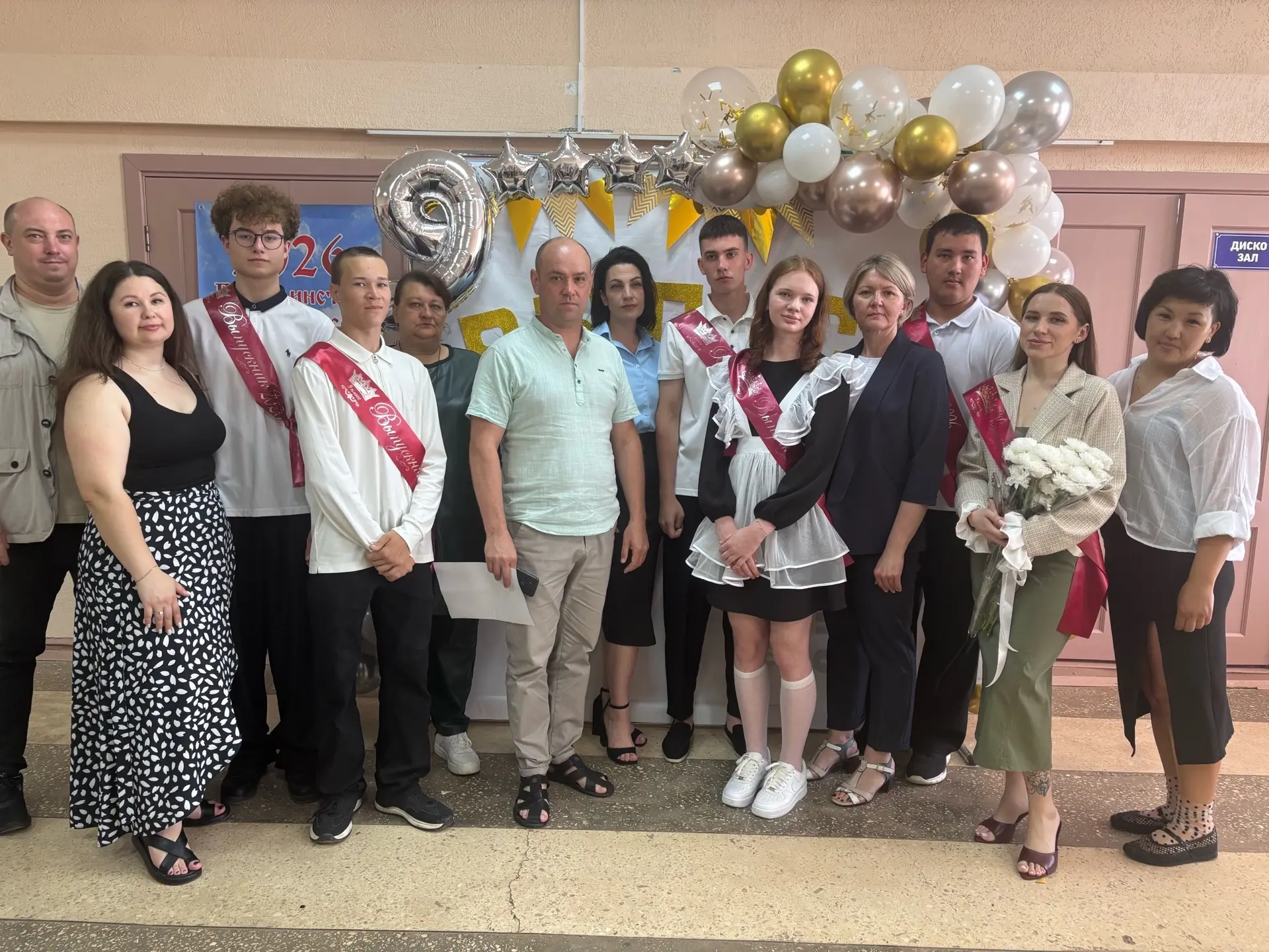 Последний звонок: Прощание с детством, встреча с будущим! 🔔✨
