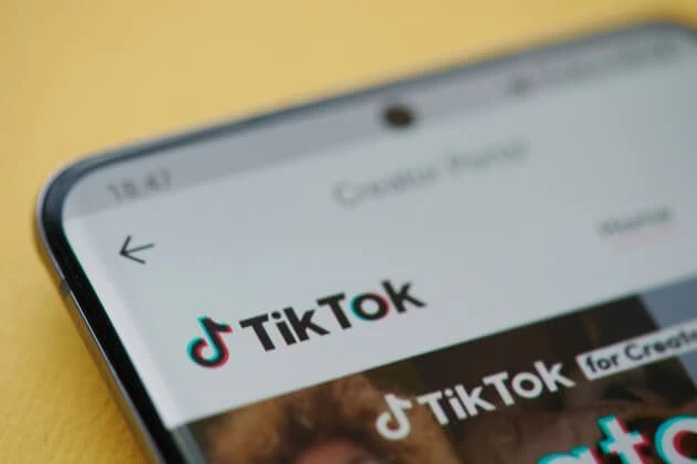 🏖 TikTok для путешественников  TikTok запустил в США функцию TikTok GO, которая позволяет пользовате