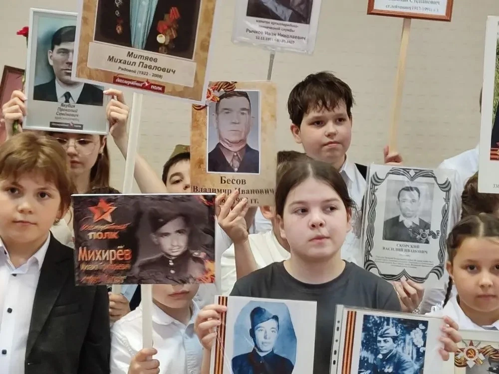 🎗️Бессмертный полк"🎗️  Сегодня ученики собрались, чтобы почтить память героев, которые отдали свои ж