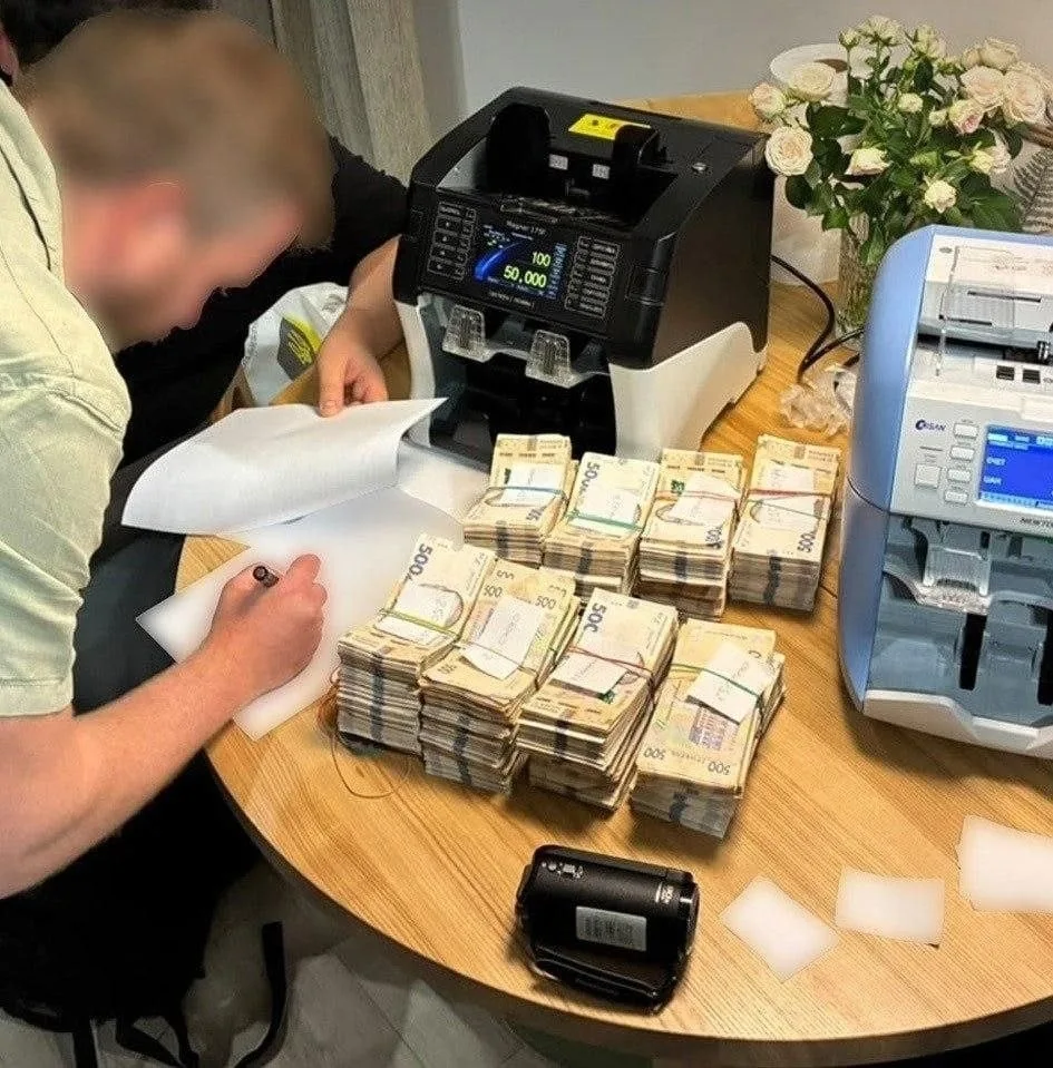 Высокопоставленные чиновники офиса Зеленского состояли в преступной схеме по рейдерском...