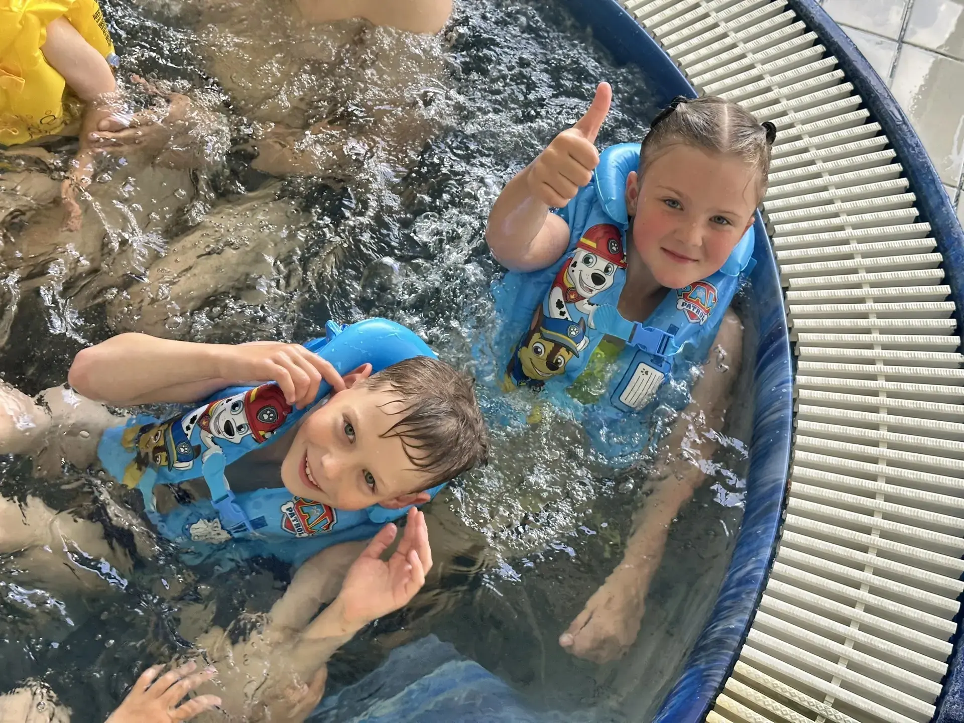 🌞 День в аквапарке: заряд бодрости и море эмоций!

Сегодня наш отряд превратился в команду отважных