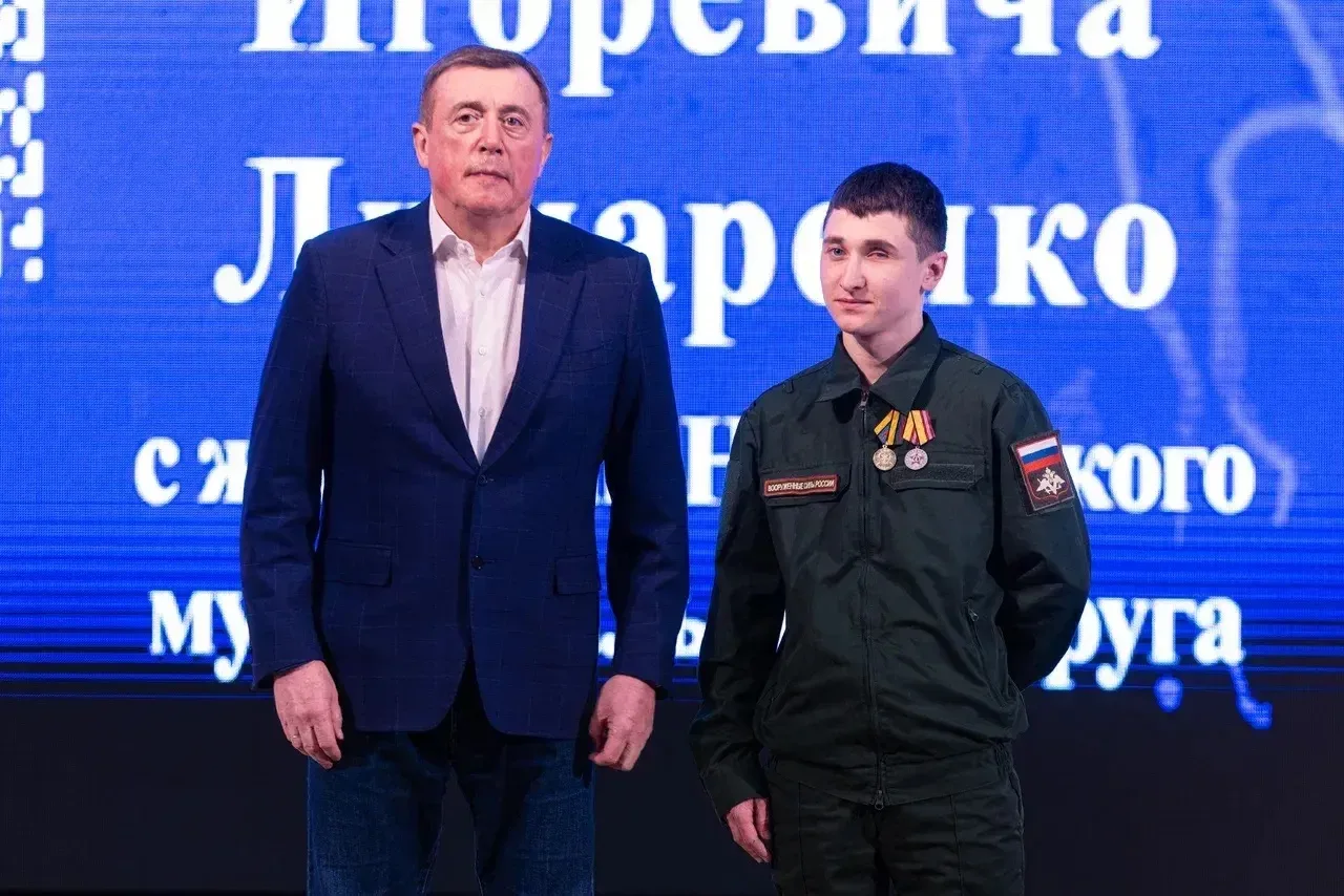 Рабочая поездка в Невельский район.  ✔️Начала с личного приёма граждан. Одна из самых частых тем — ж