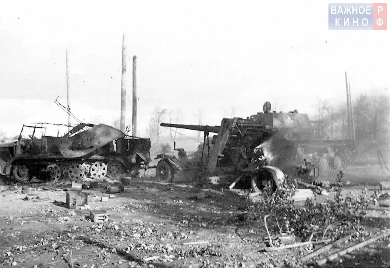 Советский танк КВ-1 из состава 124-й танковой бригады Ленинградского фронта, подбитый на Петергофско