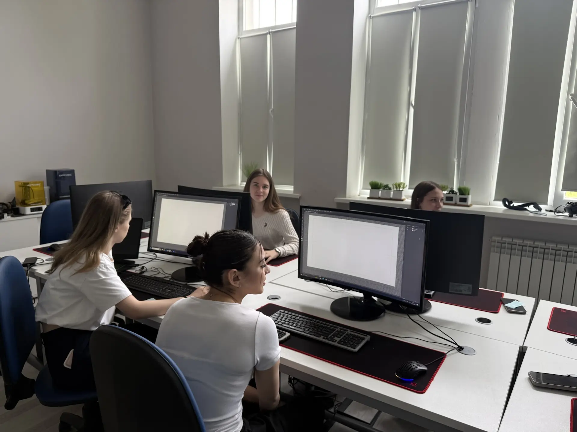 🎓 Очно-заочный курс «Мультимедийные технологии в медиакоммуникации» 🎓  18.05 на очных занятиях ребят