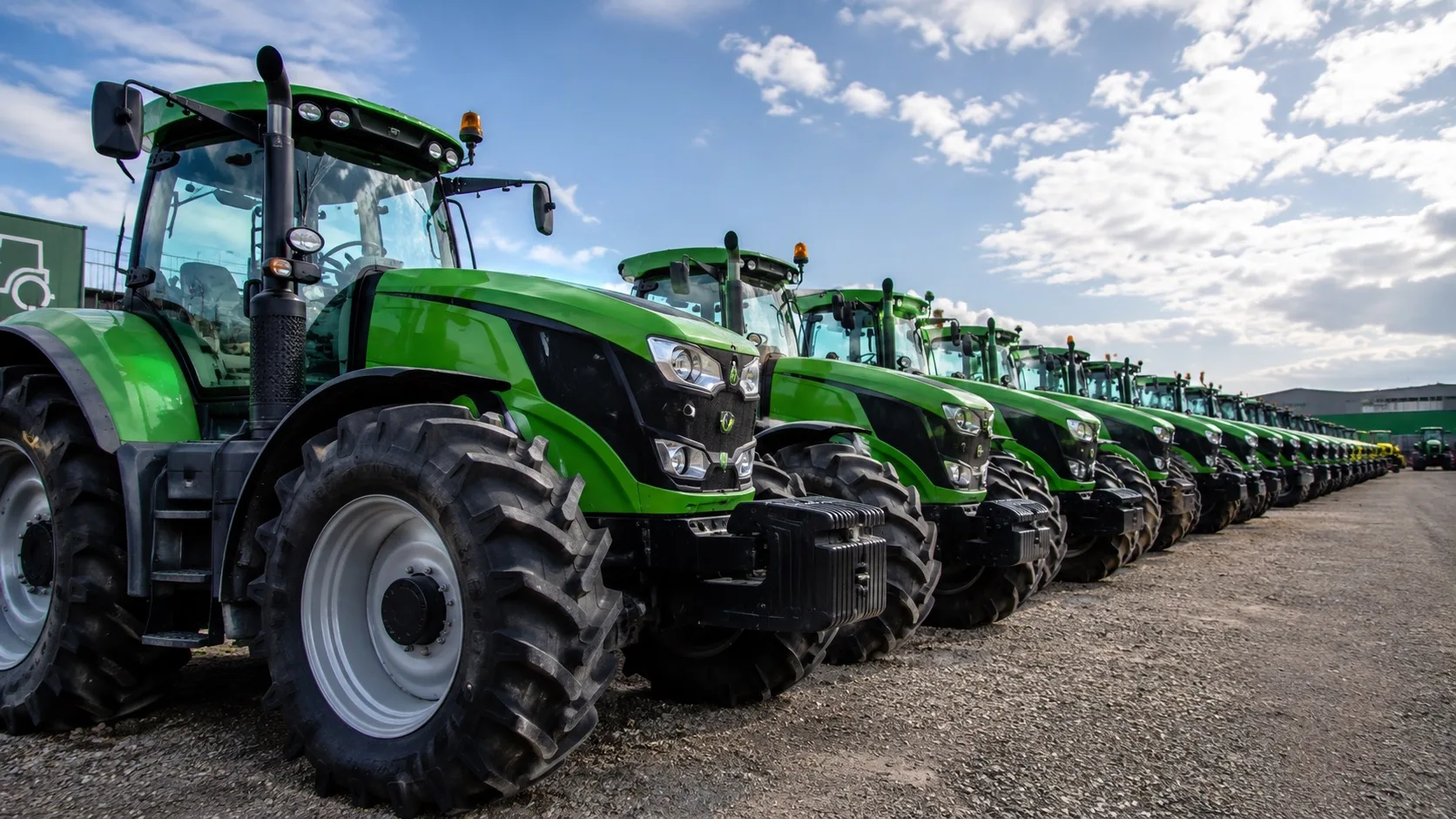 🚜 Новая техника есть. Покупателей всё меньше.