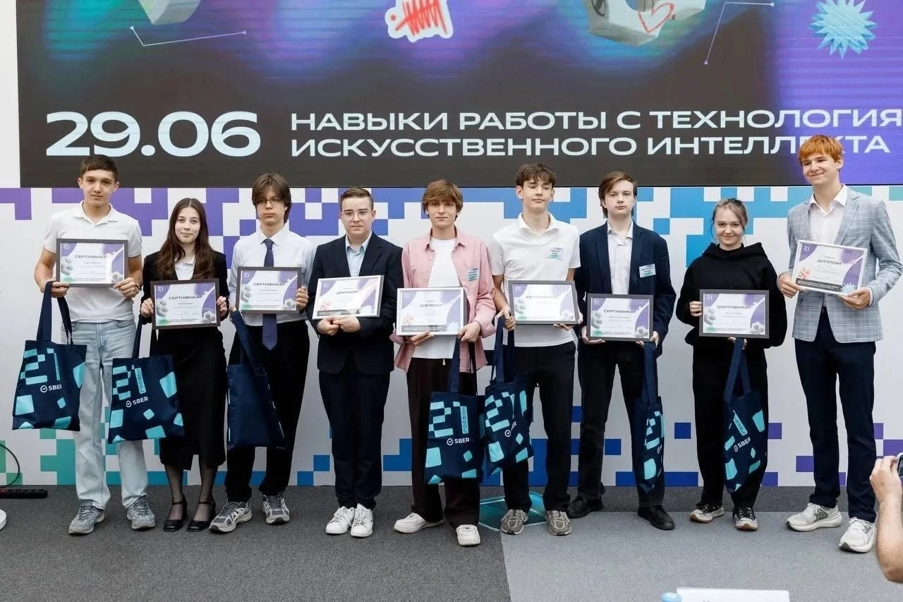 🤖 Наши айтишники стали финалистами конкурса ИИ-агентов от СБЕРа!

В июне развернулась настоящая бит