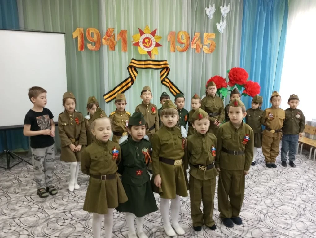 Сегодня в нашем детском саду прошёл праздничный концерт, посвящённый Дню Победы.