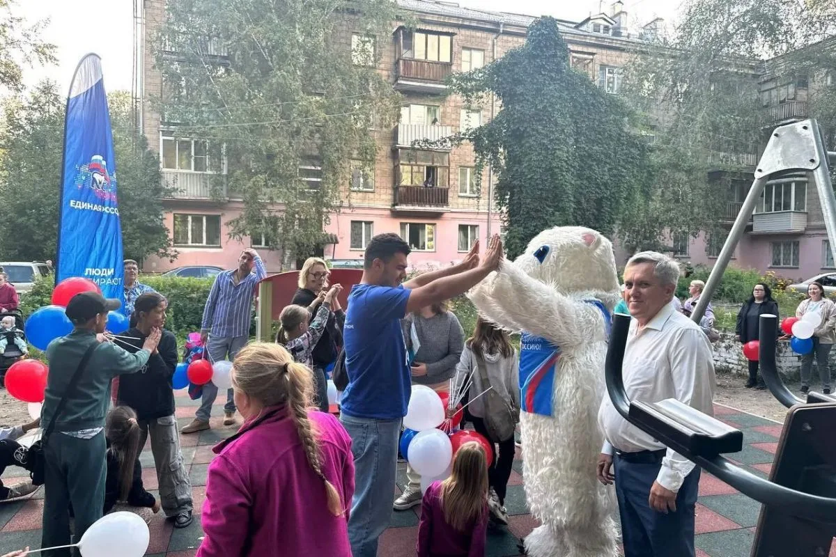 ⚡Единая Россия открыла в Новосибирске две новые детские площадки