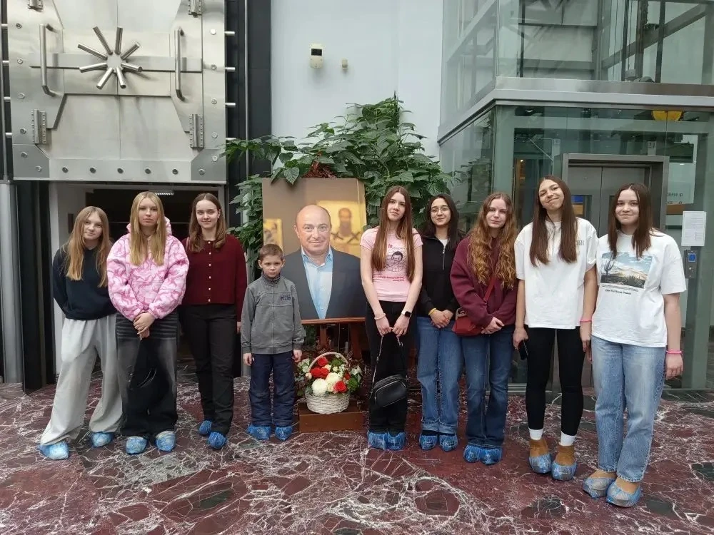 Каникулы подходят к концу, и уже завтра наши ребята снова отправятся в школу!   ☺️А пока мы хотим по