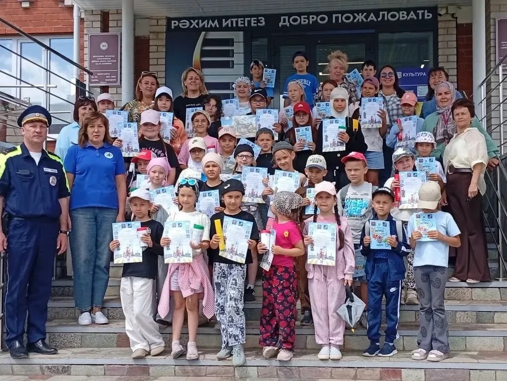 🚸 В нашем районе прошёл конкурс рисунков на асфальте «Безопасные дороги — детям!» 🎨

Дворы и школь