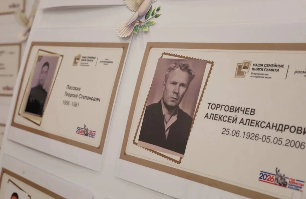 📸 История страны в лицах семей: выставка «Наши герои» в АГПУ  В преддверии Дня Победы в холле второг