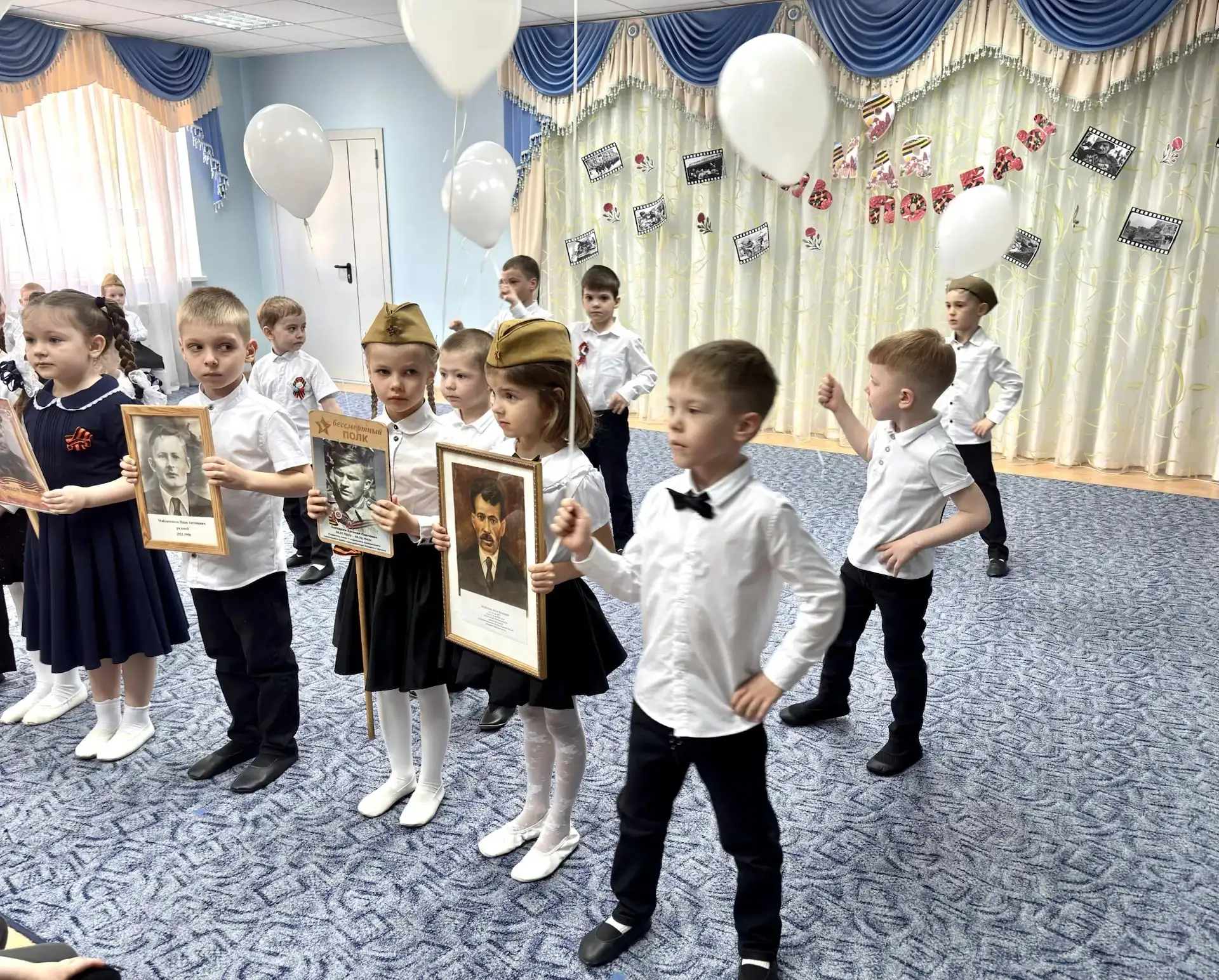 "День Победы в мае  
Мы, конечно, знаем.
И войны героев вспоминаем.
Этот день всегда в цветах,
Со сл