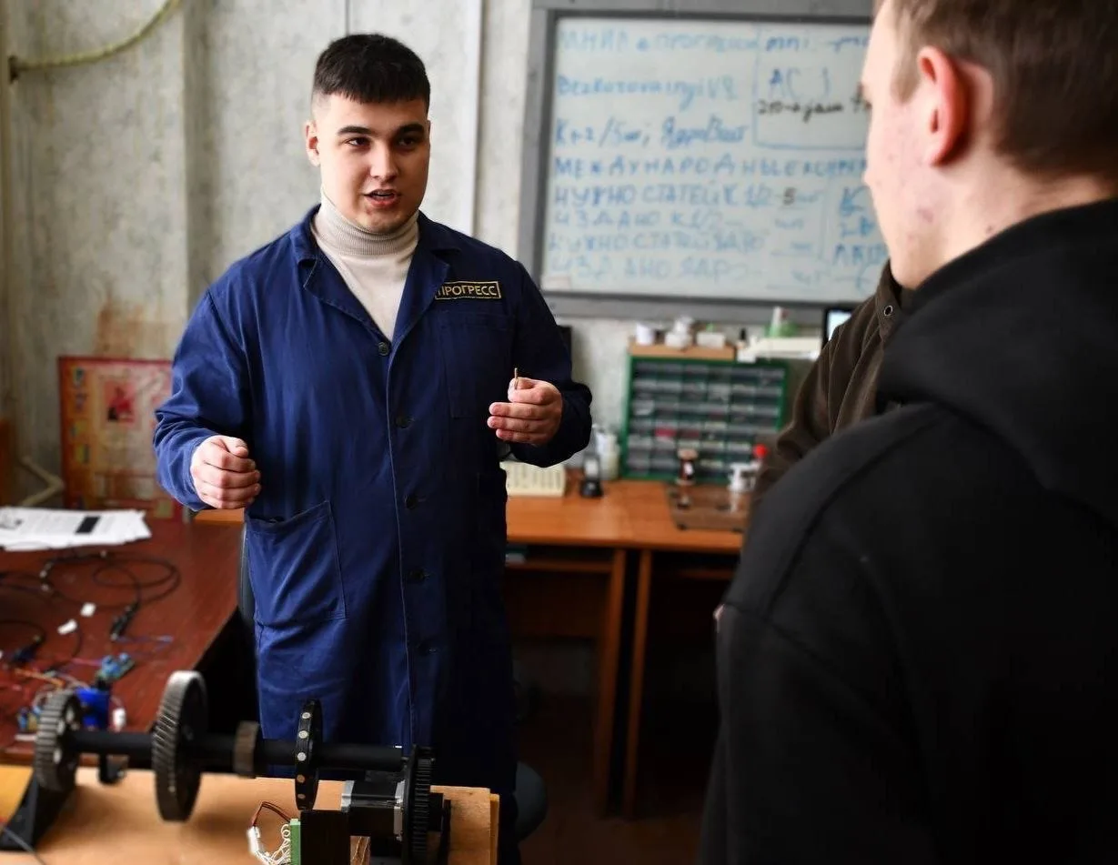 Продолжаем активно привлекать молодежь в науку. В настоящее время в вузах республики открыто более 2