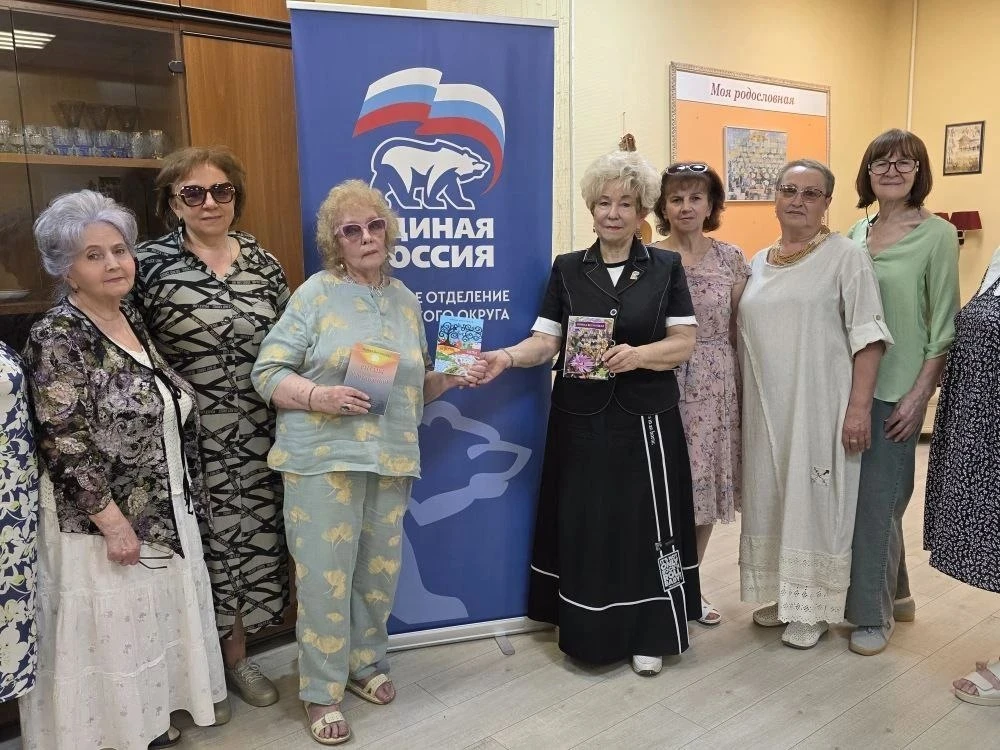 На кануне государственного праздника, в Реутове прошла тёплая поэтическая встреча , при...