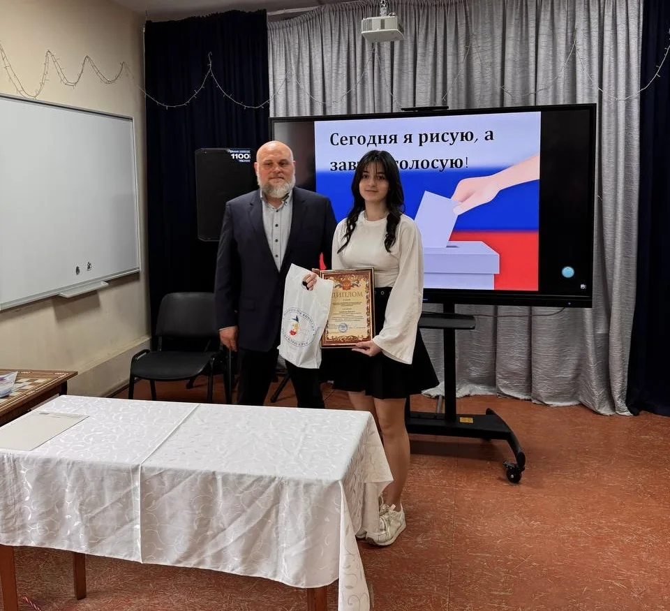 🥇В муниципальном конкурсе рисунков «Сегодня я рисую-завтра голосую!», организованного Территориально