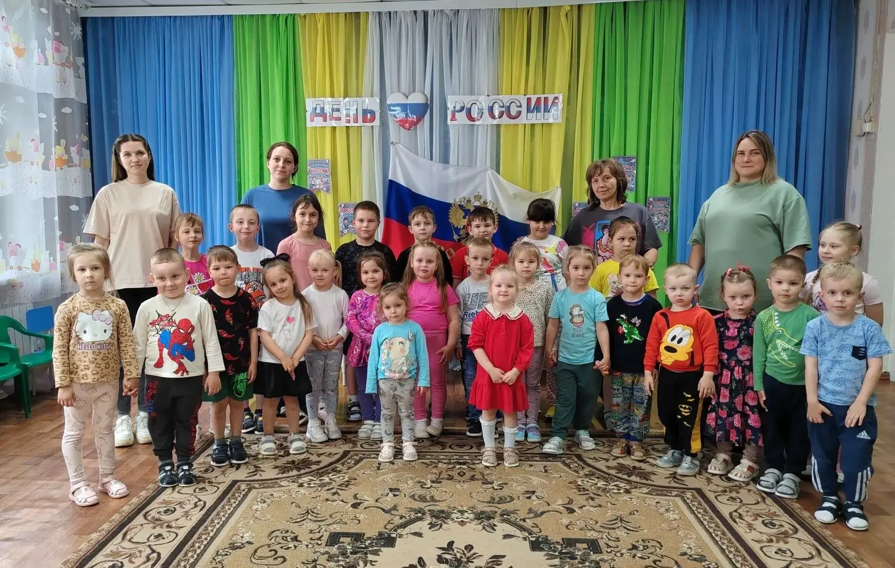Россия − великая наша страна,