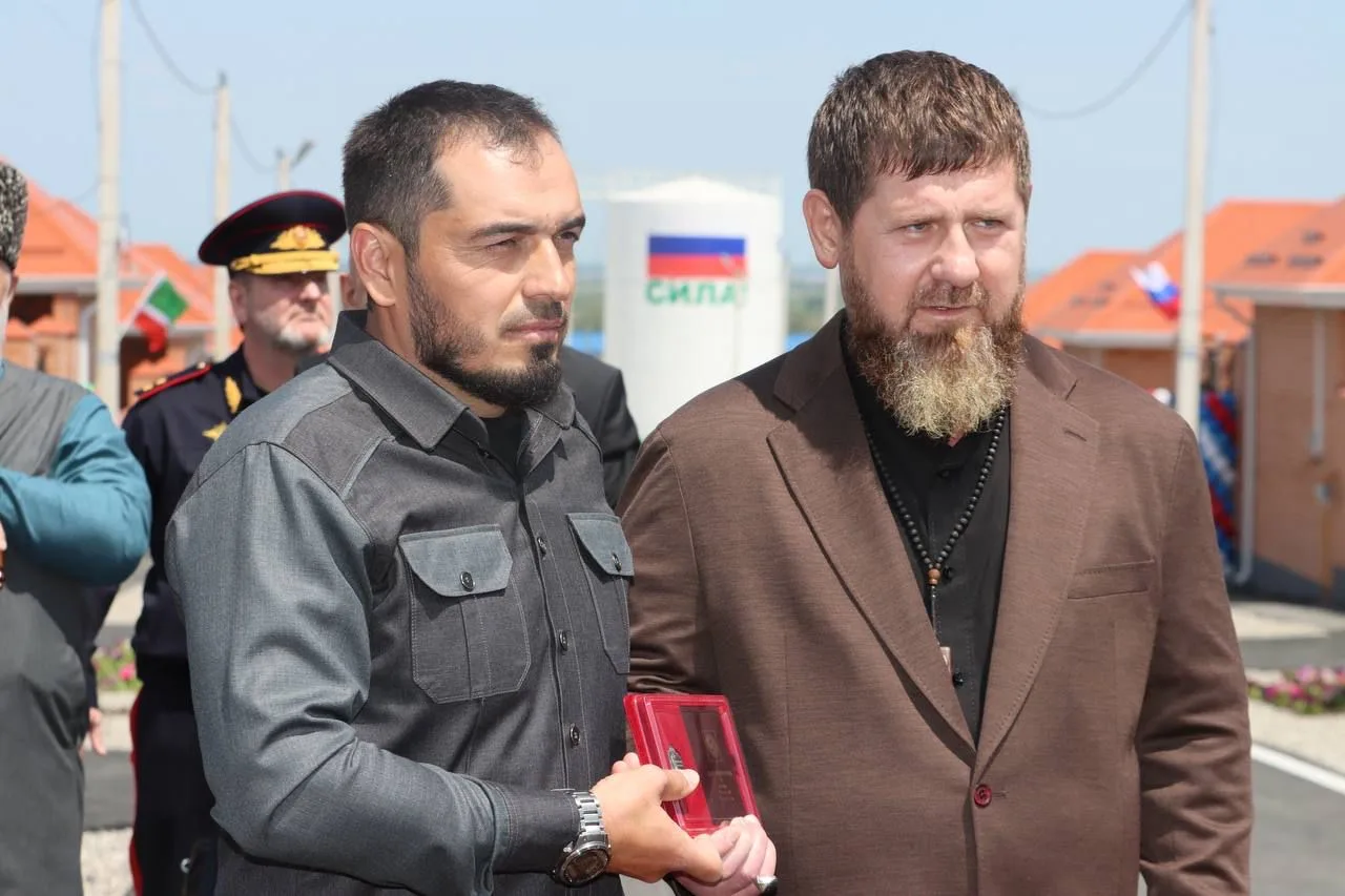 Глава Чеченской Республики Рамзан Кадыров наградил сотрудников строительной компании «МегаСтройИнвес