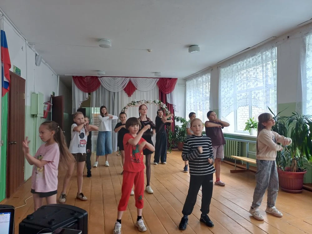 Сегодня в лагере прошел долгожданный фестиваль "Синяя птица", собравший самых ярких и талантливых де