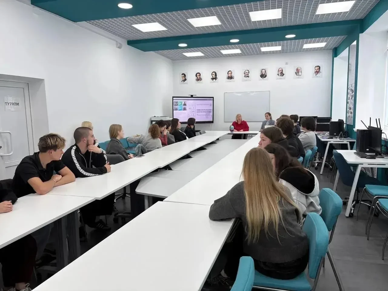 🎓Студенты кафедры туризма приняли участие в вебинаре, посвященном развитию научно-популярного туризм