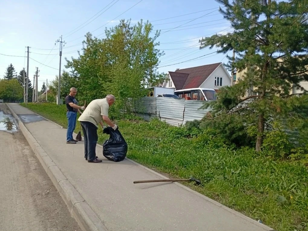 Продолжается работа по санитарному содержанию прилегающих территорий предприятиями и ор...