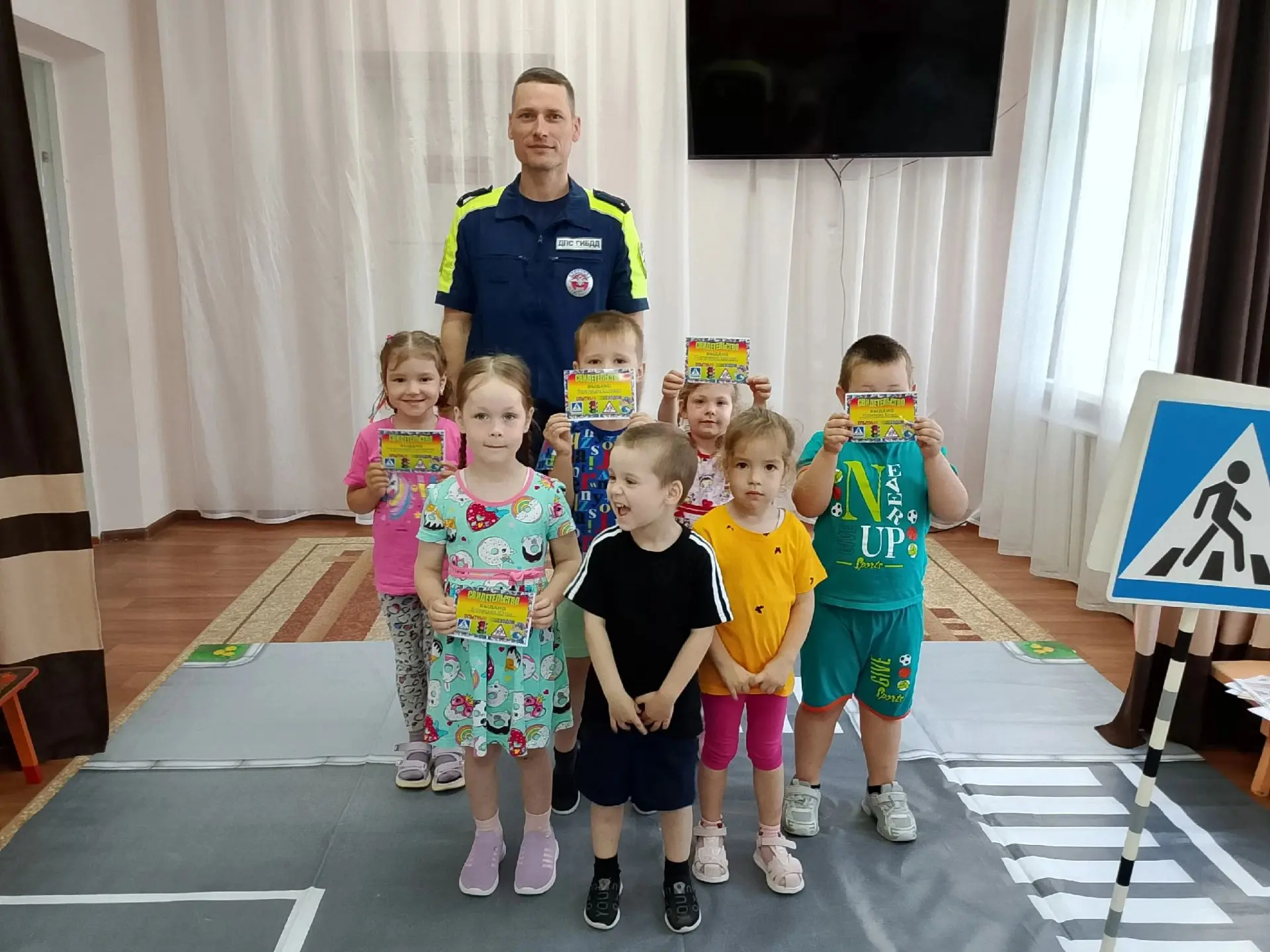 🚦🚓👍В нашем детском саду прошло торжественное мероприятие «Посвящение в пешеходы»! 🚸

Ребята отга