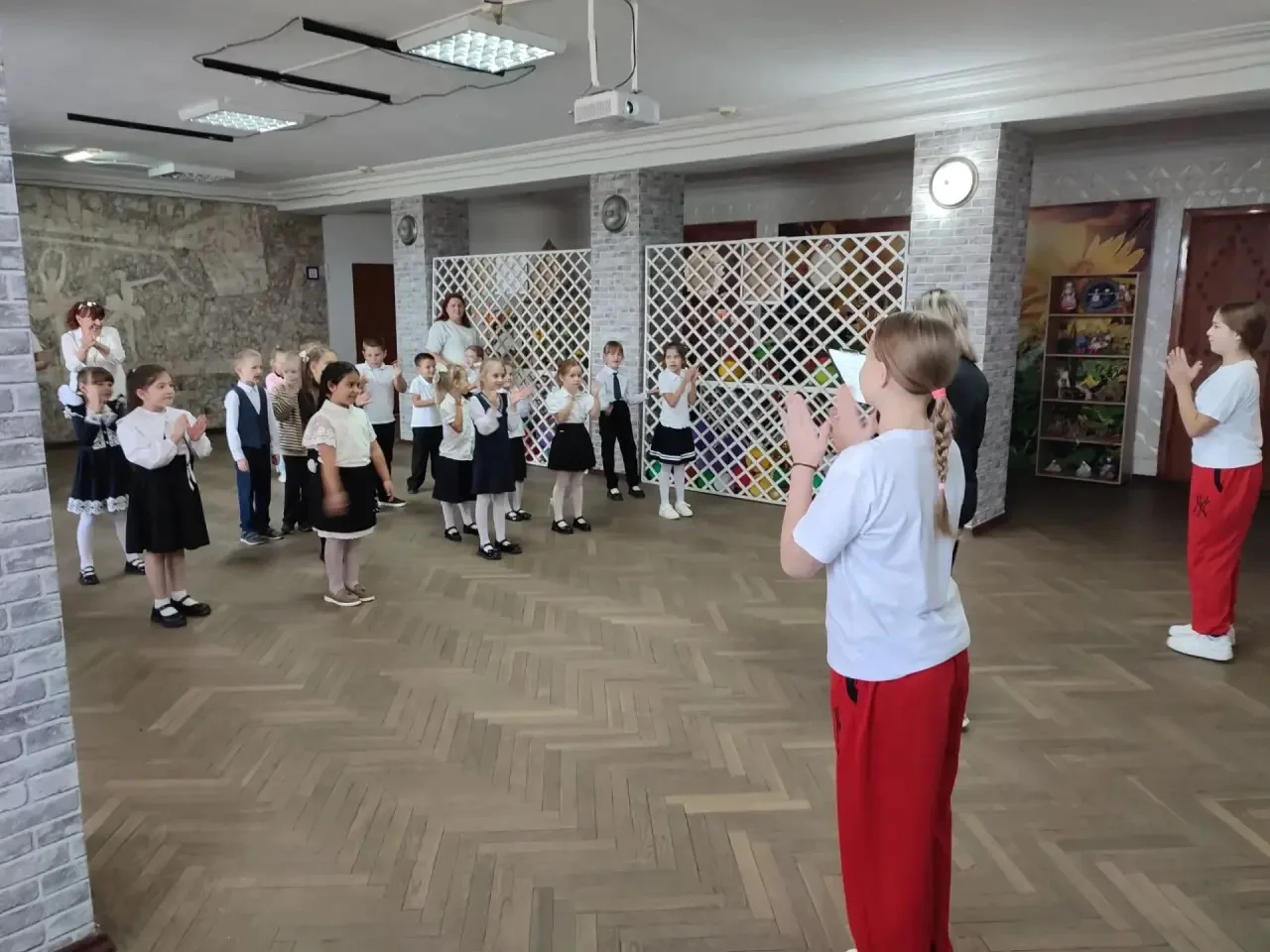 Ученики 1 А класса посетили Мирненский ДК, где приняли участие в спортивно-развлекатель...
