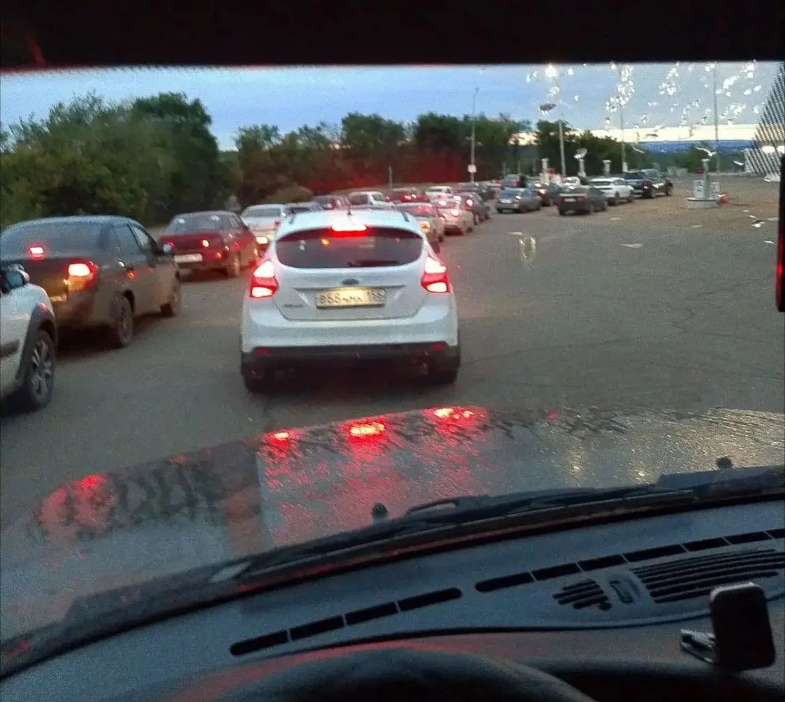 Очередь на заправку Сухоречки в  7:00