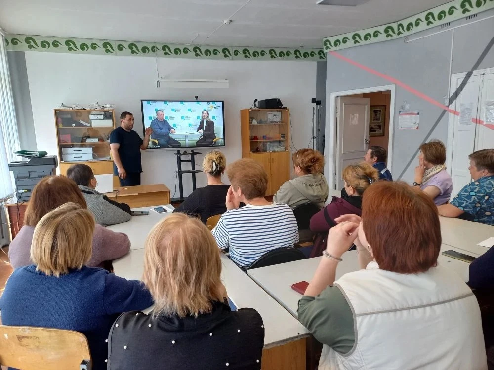 В МБОУ «Паньковская СОШ» прошло важное родительское собрание на тему «Кибербезопасность : защита дет