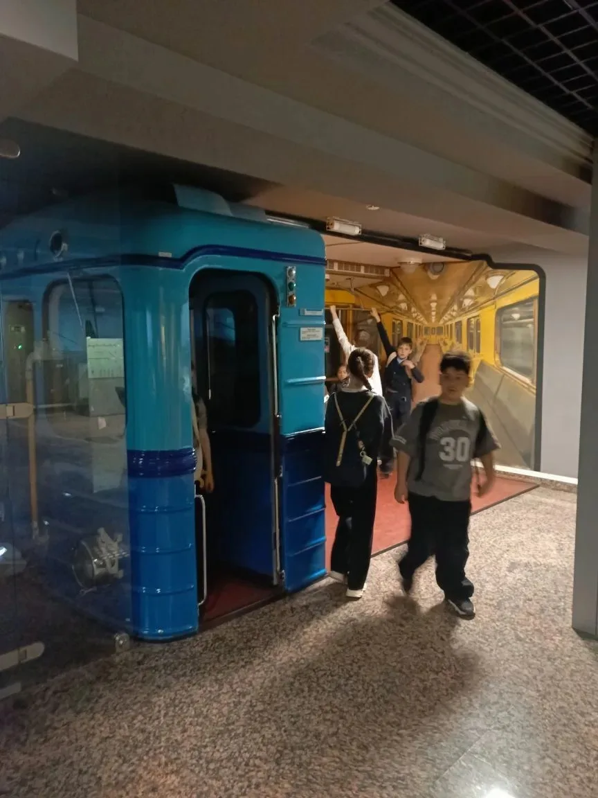 🚇 Водить поезда разрешается! Ученики лицея примерили профессии метрополитена  Знаете, что общего меж