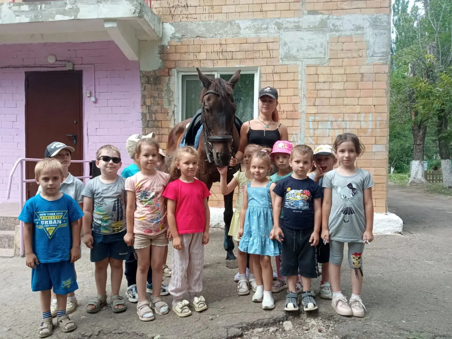 Сегодня в нашем саду прошло замечательное развлечение.К нам в гости приехали из КСК " Г...