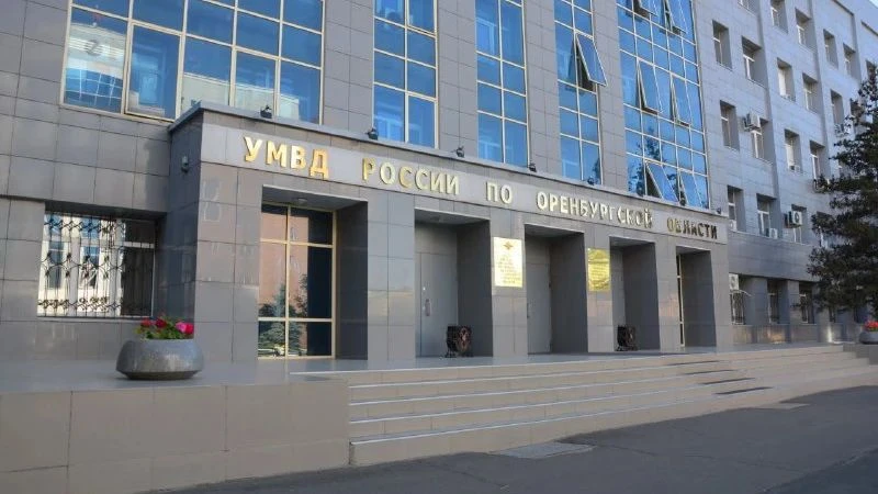 Подросток в Оренбурге стал фигурантом уголовного дела за угрозы школьнику шокером

Полицейские Оренб