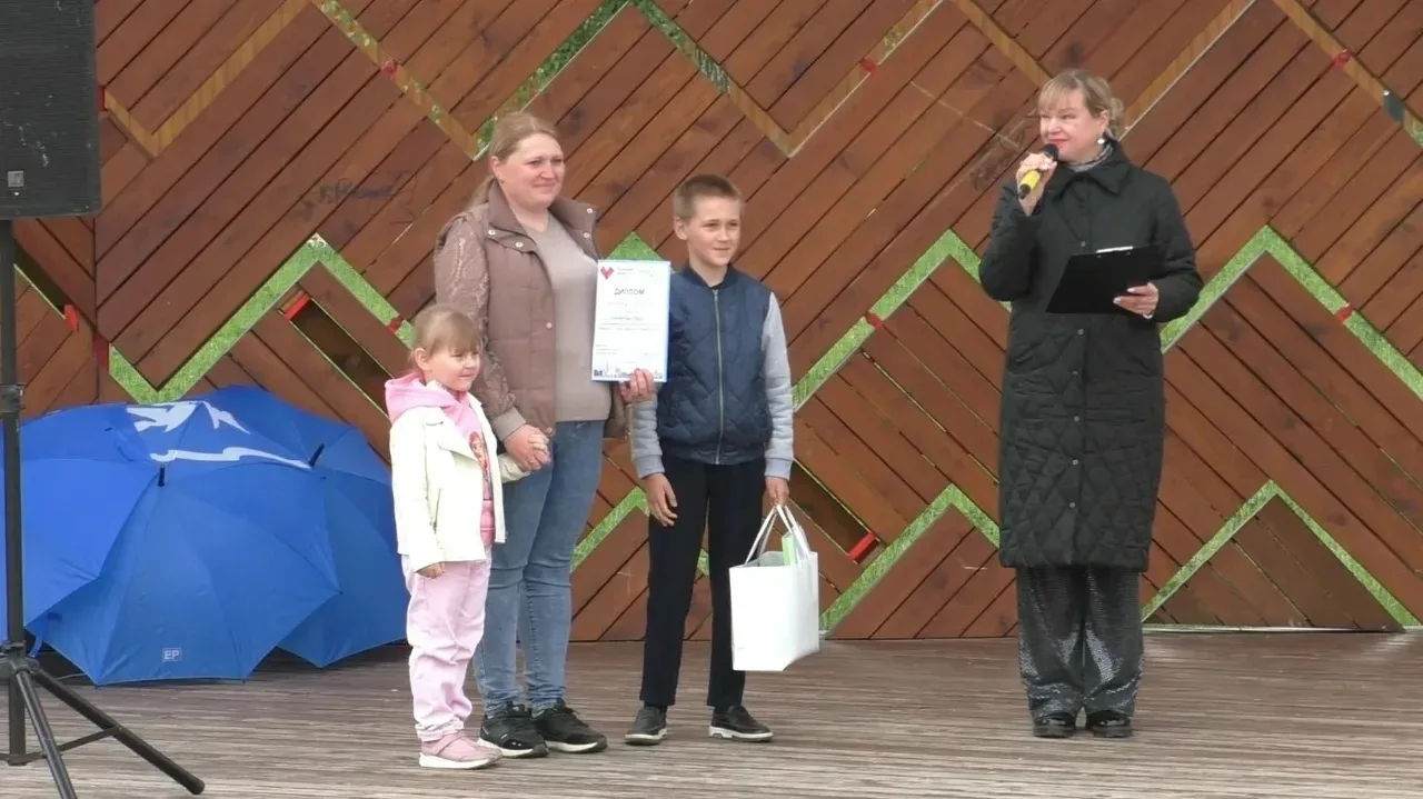 В КиреевСКвере наградили семью Шеховцовых за активное участие в областном конкурсе-фестивале "Семья 