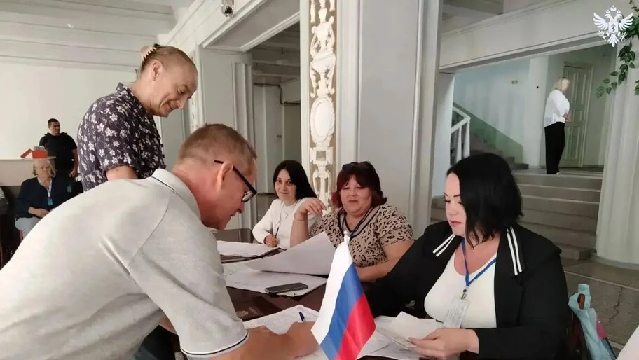 «Все организовано отлично». О досрочном голосовании рассказала наблюдатель из Аскания-Нова