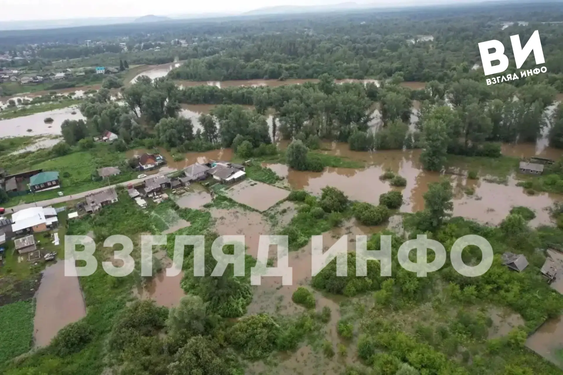 Вот так сейчас в Ермаковском 🌊 

Спасатели обходят подворья, и при необходимости, помогают местным 