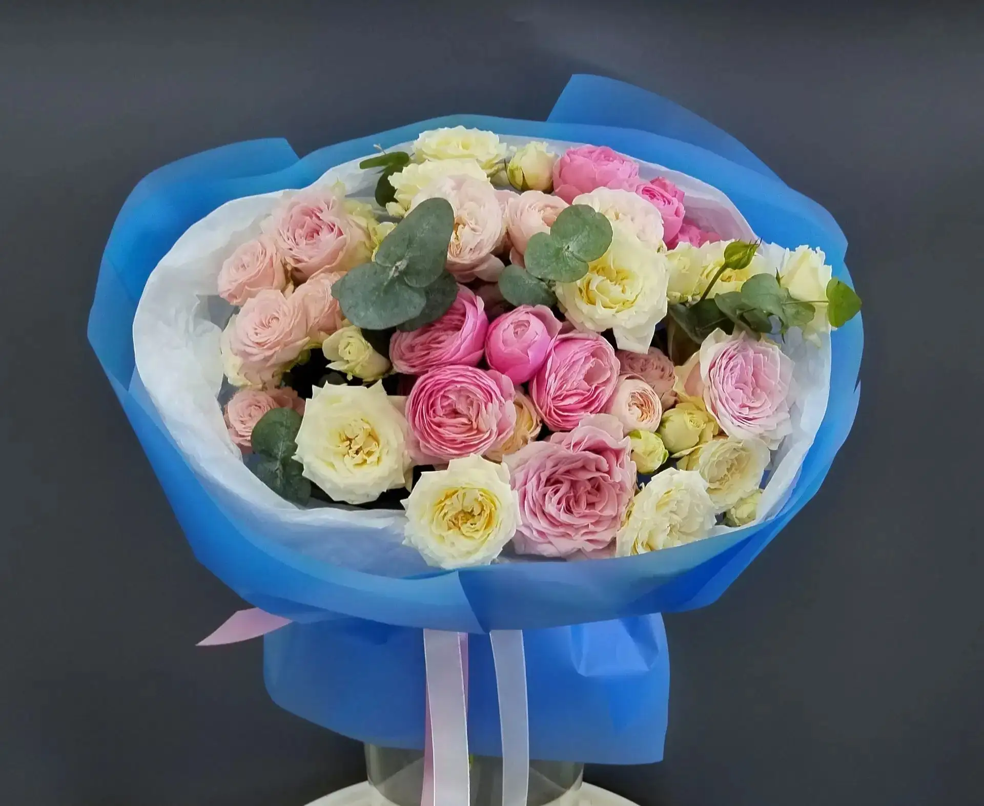 Букет дня !💖😍🥰💥💐💙
Каждая роза в этом букете - словно произведение искусства, созданное природо