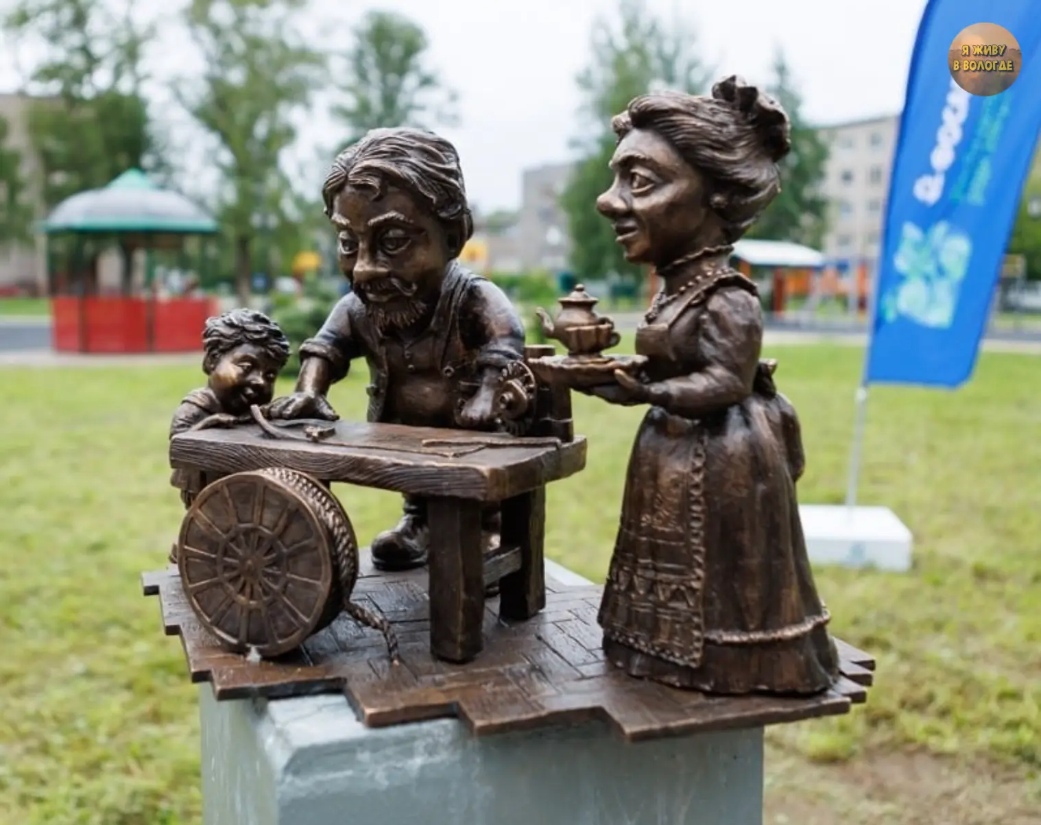 👨‍👩‍👦 В Череповце установили новую бронзовую миниатюру «Семья».