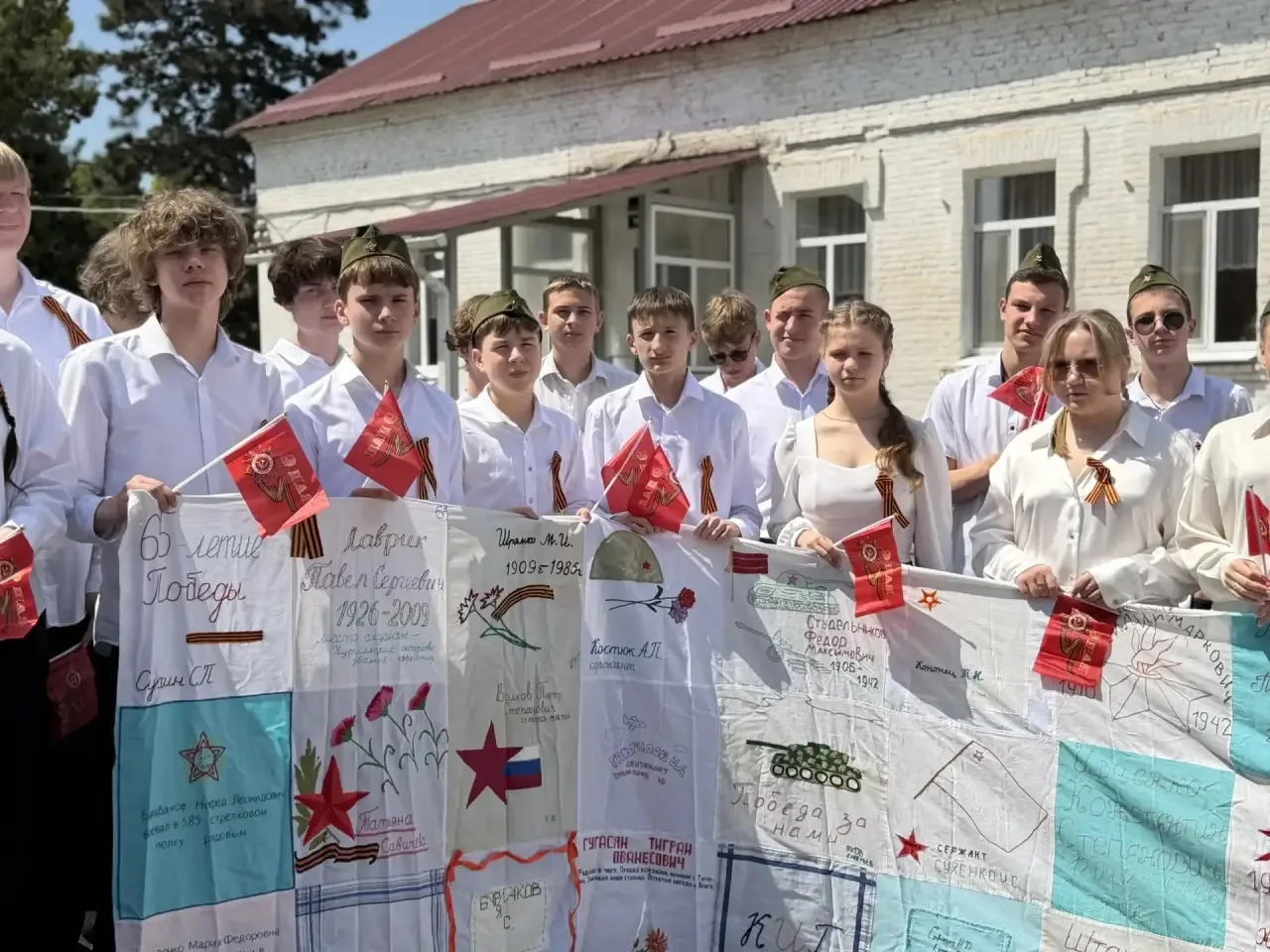 🕊️Сегодня мы снова победили. 🕊  Сегодня наша школьная линейка, посвящена Дню Победы!  81 год Победы!