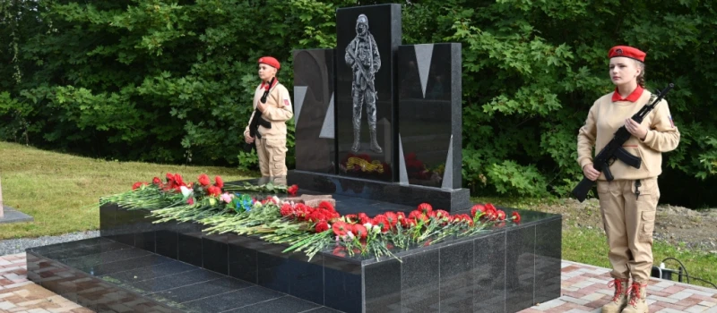 В карельском городе Беломорске памятник героям СВО открыла мама погибшего бойца
