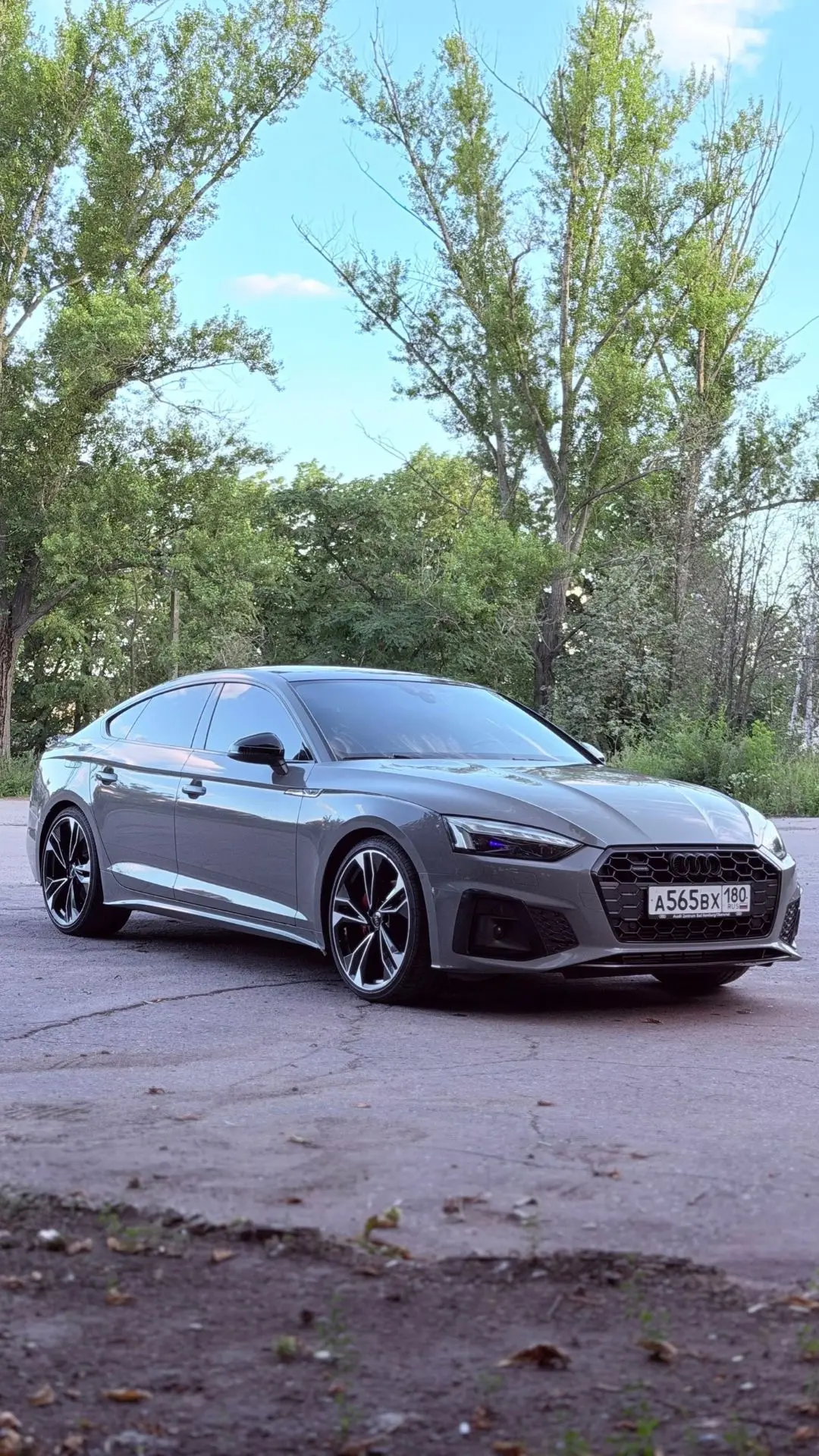 Продам AUDI A5 s-line
2020года выпуска 
2.0 литра Quattro (249 л.с)
Автомобиль весь целый, без ДТП с