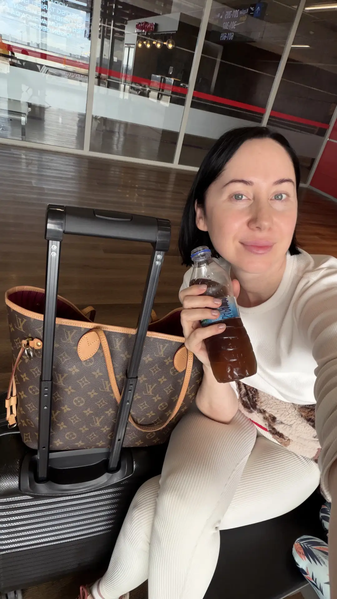 В пути уже больше суток из Аргентины 🤣 Но уже сижу в Стамбуле в аэропорту жду последни...