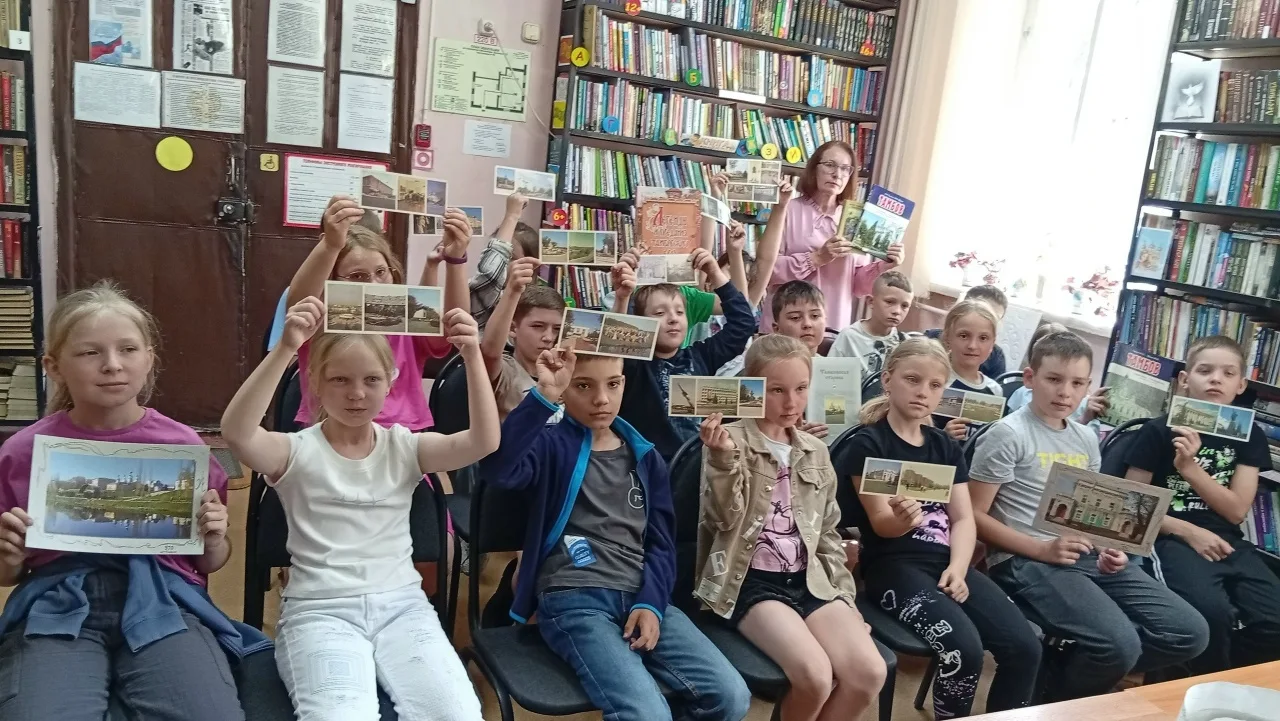 Коллектив библиотеки-филиала №3 им. И.В. Шамова для детей из лагеря дневного пребывания «Солнышко» М