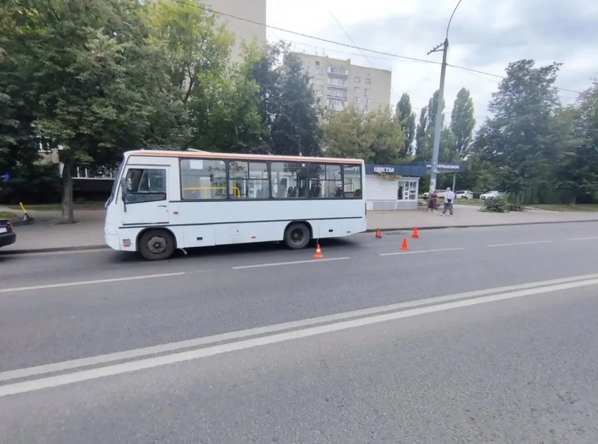 ⚡️ 40-летняя липчанка пострадала при резком торможении автобуса на Терешковой